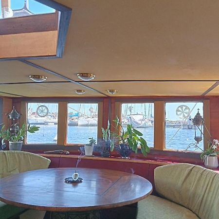 Bateau De Pirates Hotel Gruissan Bagian luar foto