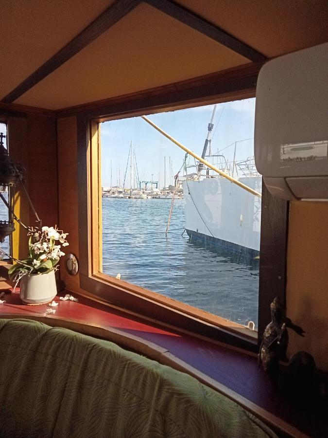 Bateau De Pirates Hotel Gruissan Bagian luar foto
