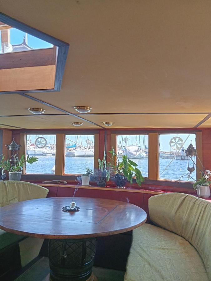 Bateau De Pirates Hotel Gruissan Bagian luar foto