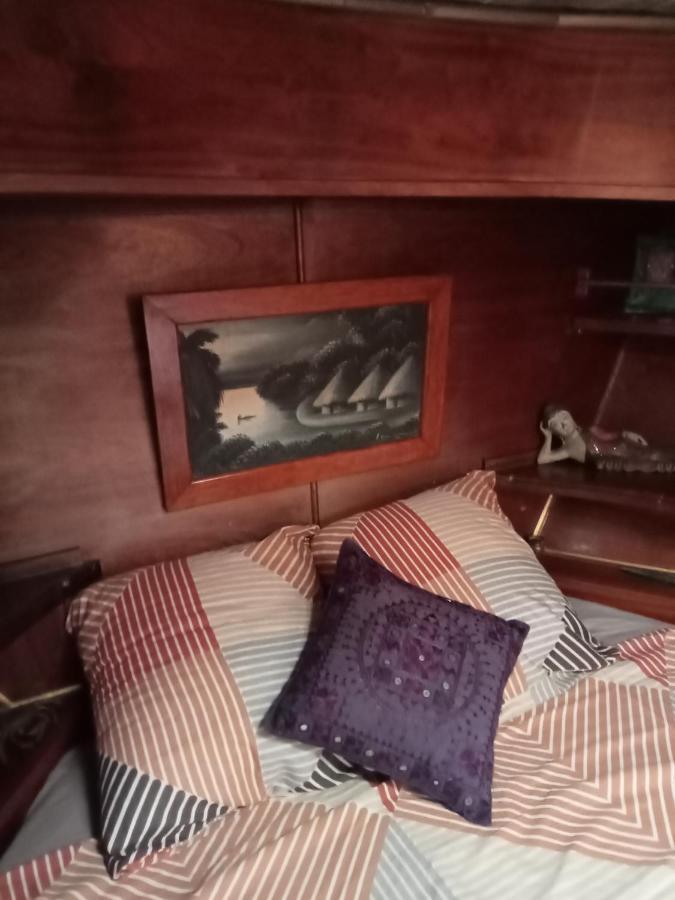 Bateau De Pirates Hotel Gruissan Bagian luar foto