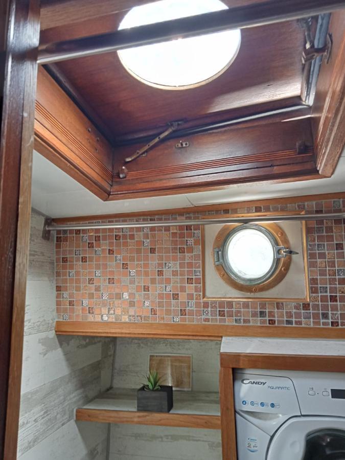 Bateau De Pirates Hotel Gruissan Bagian luar foto
