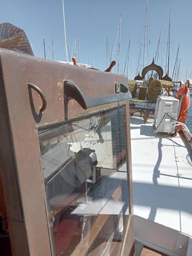 Bateau De Pirates Hotel Gruissan Bagian luar foto