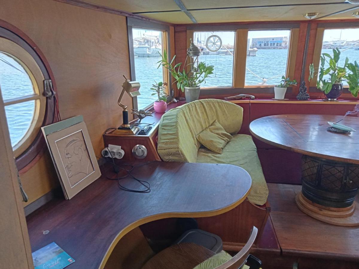 Bateau De Pirates Hotel Gruissan Bagian luar foto