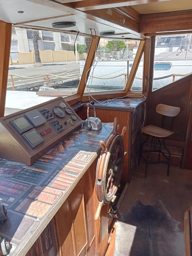 Bateau De Pirates Hotel Gruissan Bagian luar foto