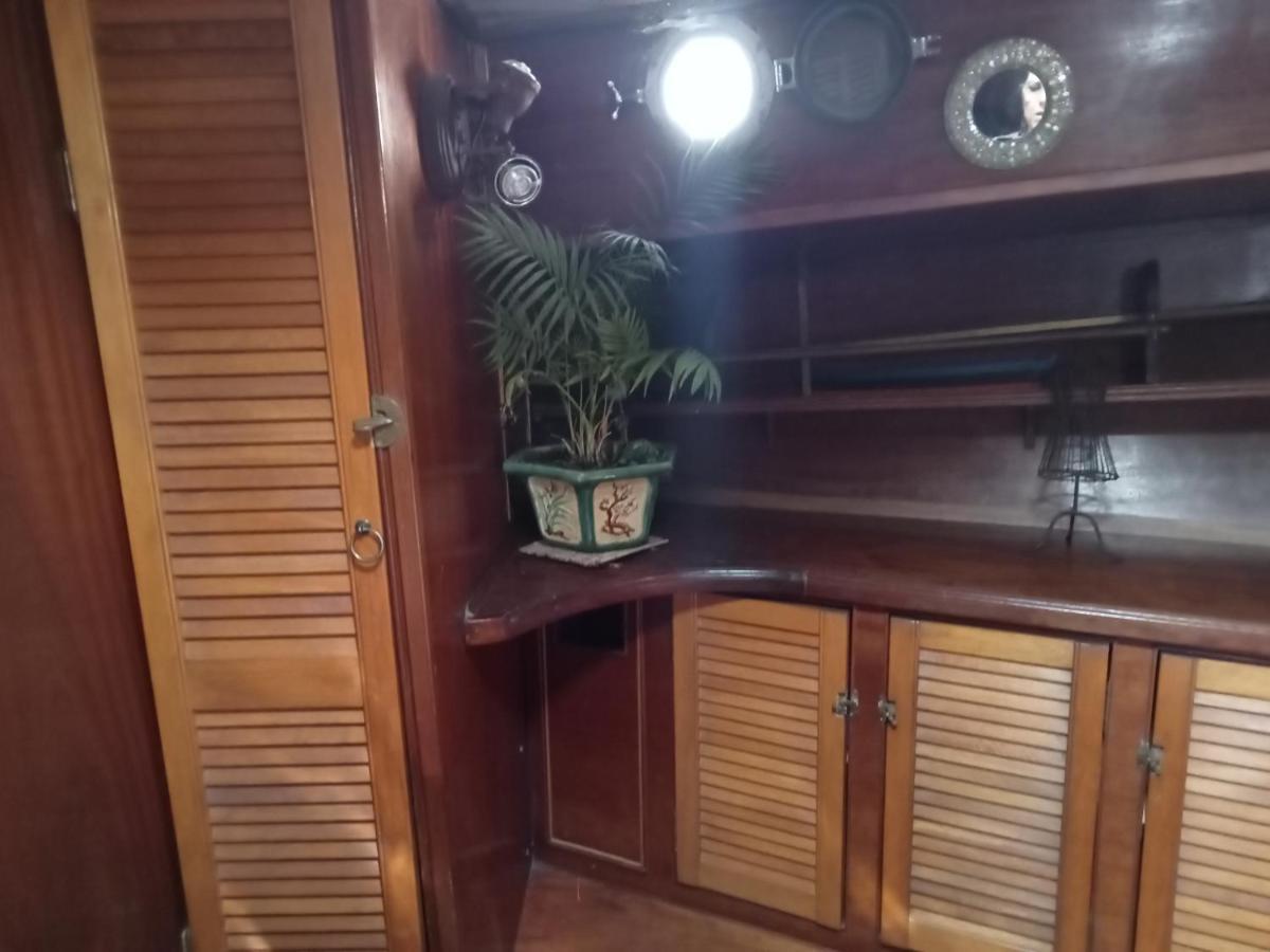 Bateau De Pirates Hotel Gruissan Bagian luar foto