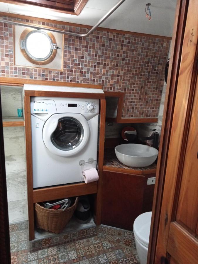 Bateau De Pirates Hotel Gruissan Bagian luar foto