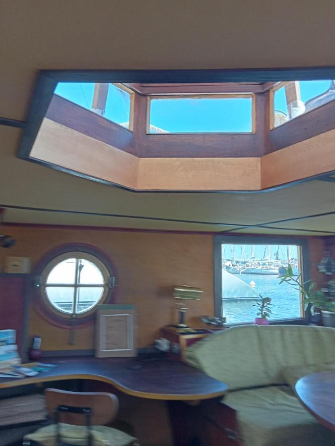 Bateau De Pirates Hotel Gruissan Bagian luar foto